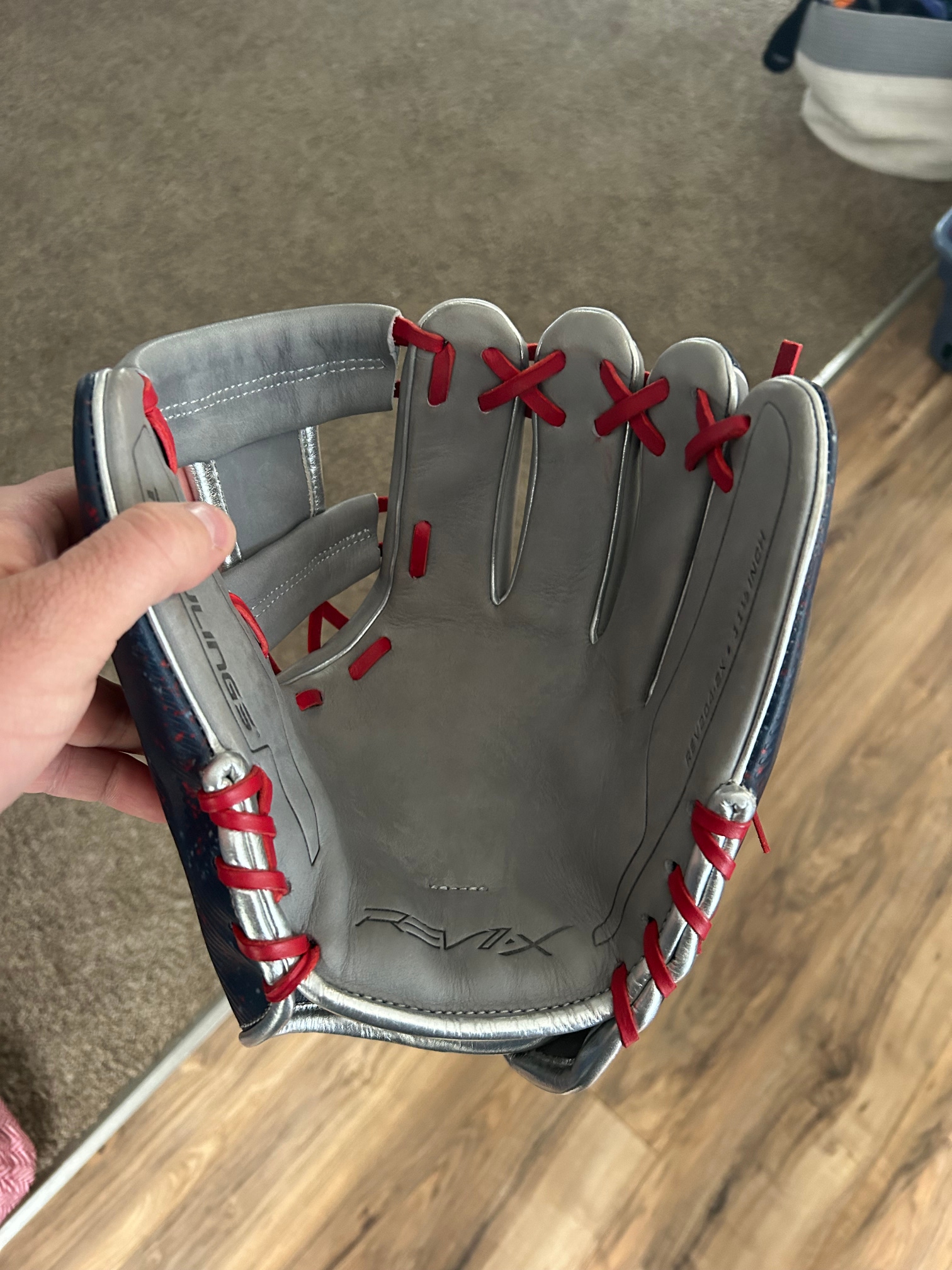 New Right Hand Throw Rawlings Infield REV1X Baseball Glove 11.5"