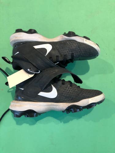 Used Youth 2.5 Molded Nike Trout Baseball Cleats