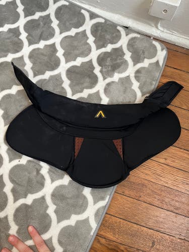 Aegis Interceptor pro Sr neck guard L/XL