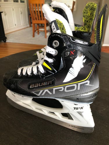 Used Bauer Regular Width Size 3.5 Vapor 3X Hockey Skates