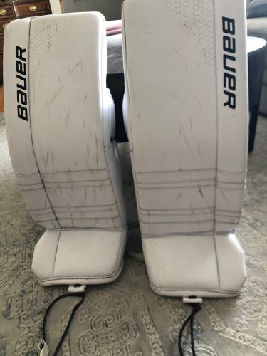 Medium Bauer  Gsx Goalie Leg Pads