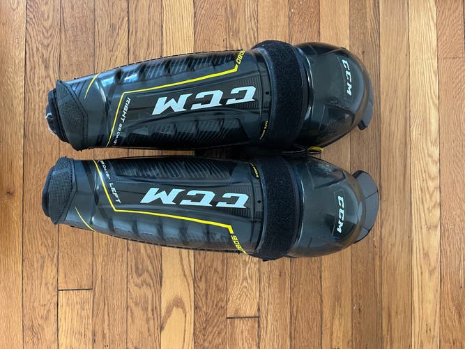 CCM 15" Tacks 9080 sr shinguards