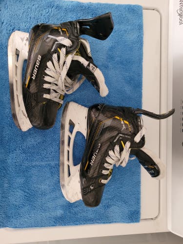Junior Used Bauer Supreme M5 Pro Hockey Skates Extra Wide Width Size 3.5
