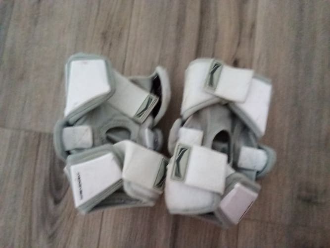 Adult Used Medium Under Armour Revenant Arm Pads