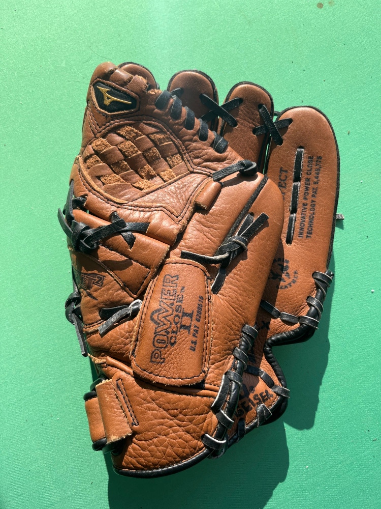 Used Mizuno Power Close II Right Hand Throw Pitcher Baseball Glove 11"