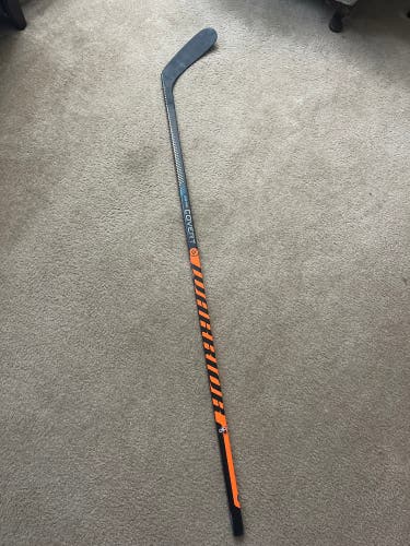 Senior Right Handed P28  Covert QRE Pro Hockey Stick