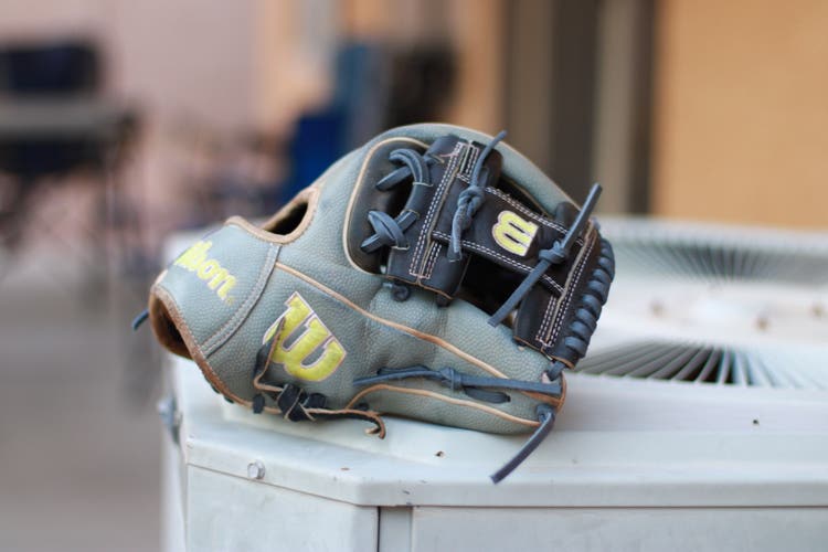Wilson A2000 1786 (11.5”) Super Skin Baseball Glove