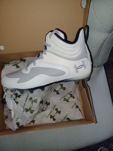 White Adult New Men's Size 8.0 (Women's 9.0) Molded Cleats Under Armour Cleats