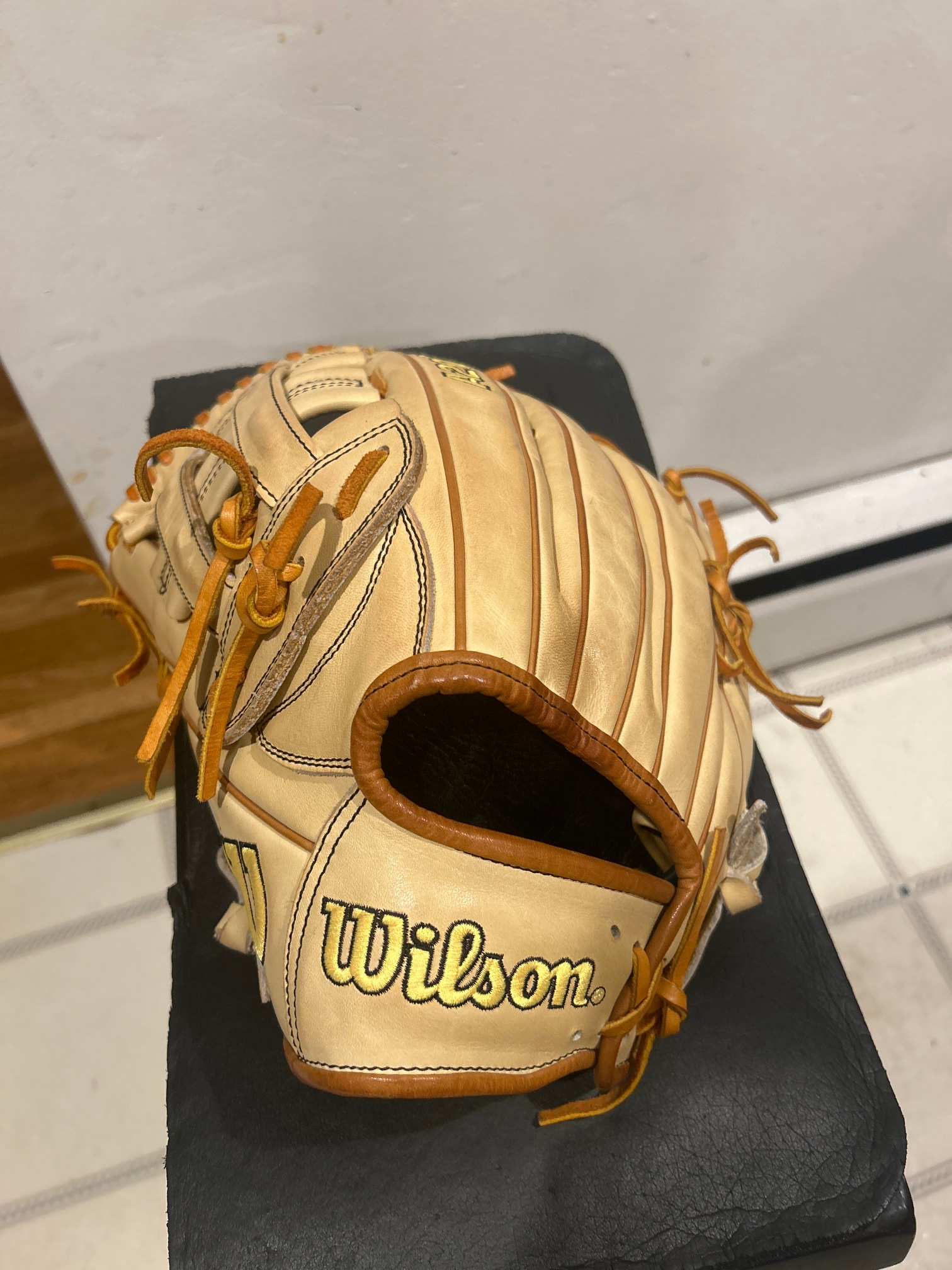 Slightly Used 2022 Left Hand Throw Wilson Outfield A2000 Baseball Glove 12.75"