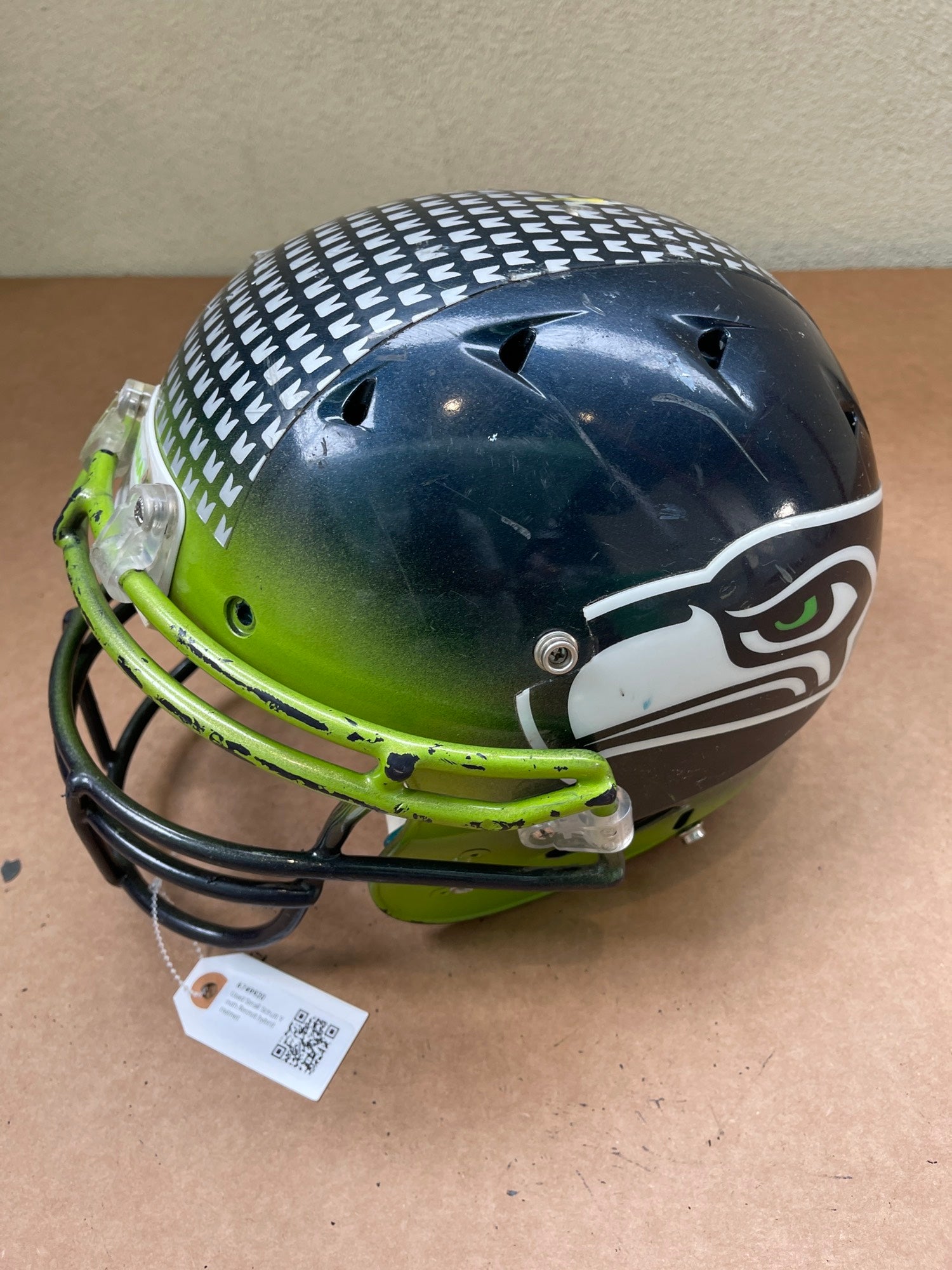 Seattle Seahawks Concept Matte Silver Schutt F7 Authentic Football Helmet  Size M