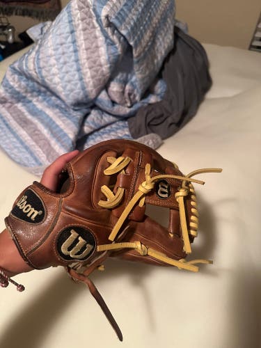 Infield 11.5" A2000 Baseball Glove