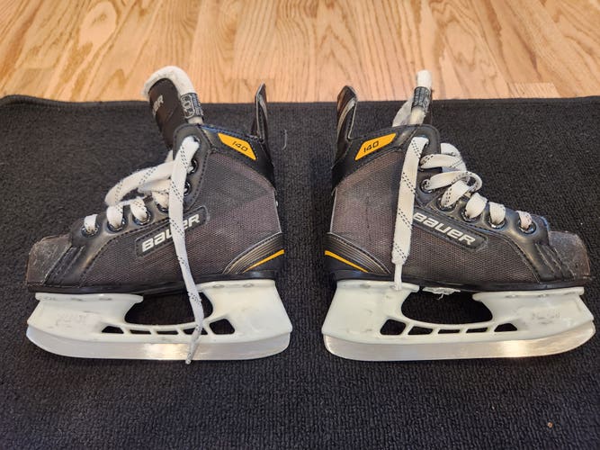 Used Youth Bauer Supreme 140 Hockey Skates Size 10