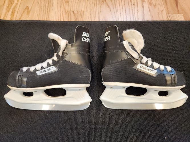 Used Youth Bauer Charger Hockey Skates Size 11