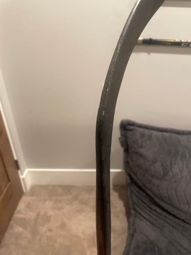 Junior Right Handed P28  Nexus Sync Hockey Stick