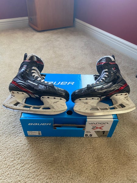 Junior Used Bauer Vapor 2X Hockey Skates Regular Width Size 5.5 with set of spare blades