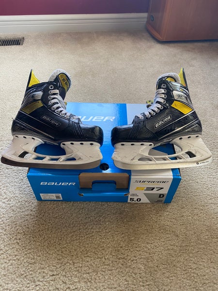 Junior Used Bauer Supreme S37 Hockey Skates Regular Width Size 5