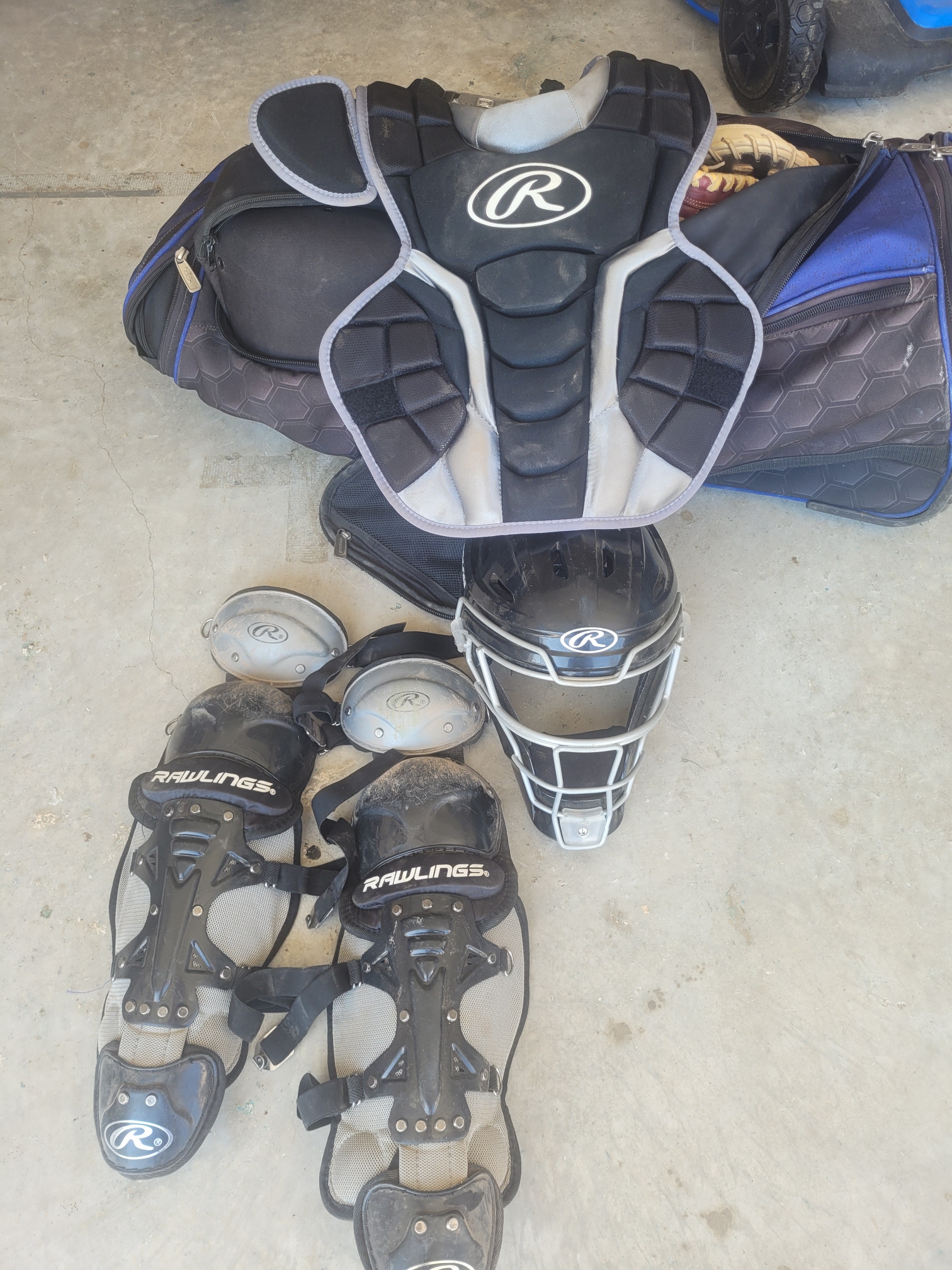 Used Rawlings Renegade 2.0 Catcher's Set