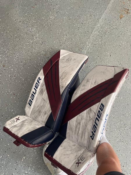 Medium Bauer Vapor 3X Goalie Leg Pads
