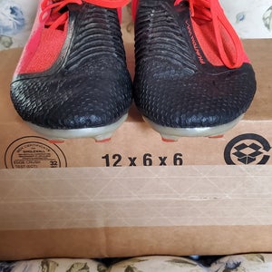 Red - Size 6 - Youth Used Unisex Molded Cleats Nike Phantom Cleats