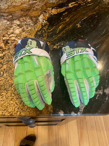 Used STX Rzr Lacrosse Gloves Medium