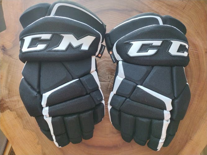 Used CCM Tacks 9060 Gloves 12"