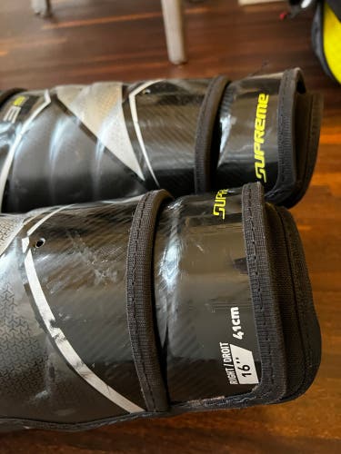 Used Bauer  Supreme ultrasonic Shin Pads
