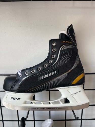 New Bauer Regular Width  Size 9 Supreme One20 Hockey Skates