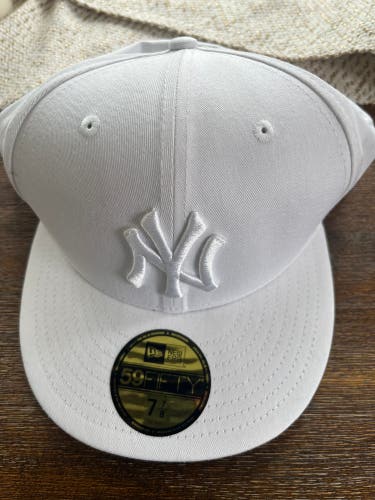White Yankees hat