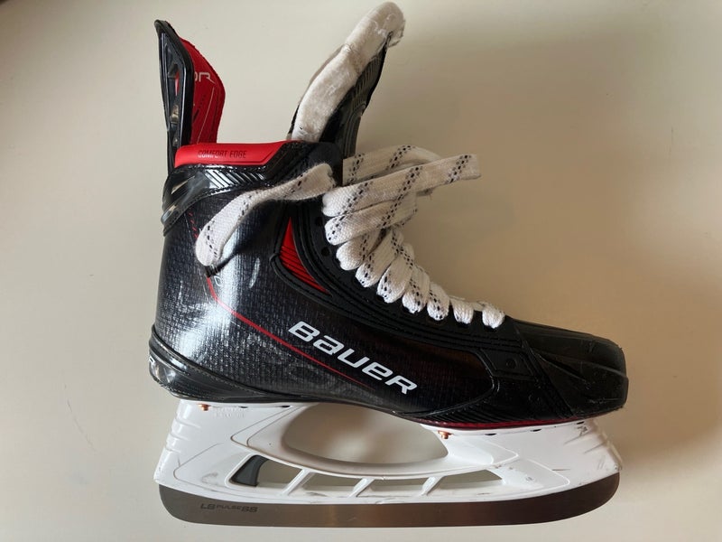Excellent Condition Senior Bauer Vapor 3X Pro Hockey Skates - Size: 8.5