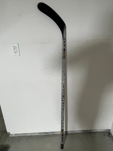 Senior Used Right Handed Easton Original Synergy Hockey Stick Heel Pattern