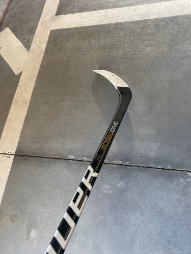 Senior Right Handed P88 TotalOne Hockey Stick