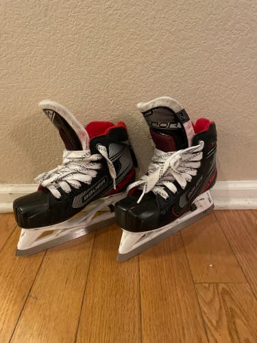 Used Bauer Regular Width  Size 2 Vapor X2.7 Hockey Goalie Skates