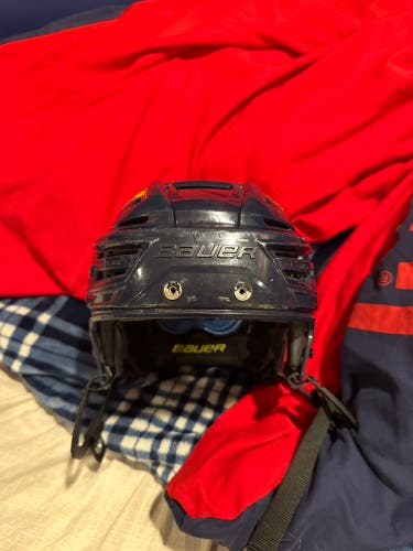 Used Small Bauer Re-Akt 150 Helmet
