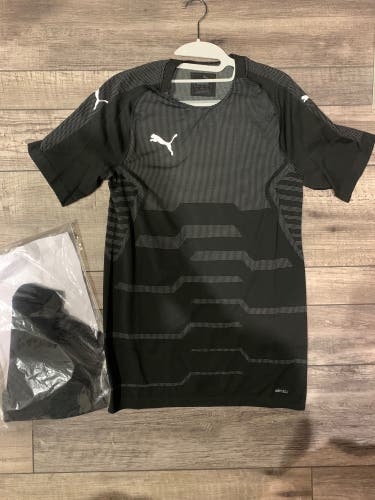 PUMA EvoKnit Black Goalkeeper Kit (Jersey & Shorts)