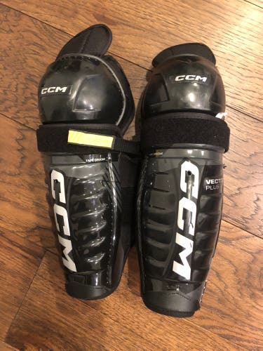 LIKE NEW Used CCM Vector plus Shin Pads