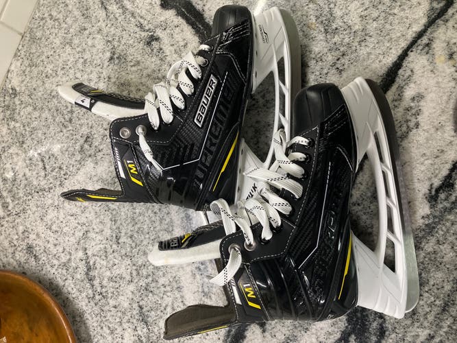 New Bauer Supreme M1 Hockey Skates Size 4