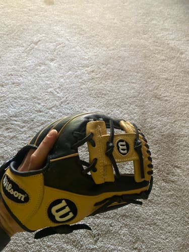 Used Right Hand Throw 11.5" A500 Baseball Glove