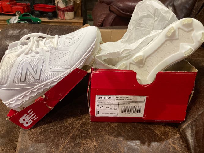 New Balance White Women's Molded Cleats Low Top