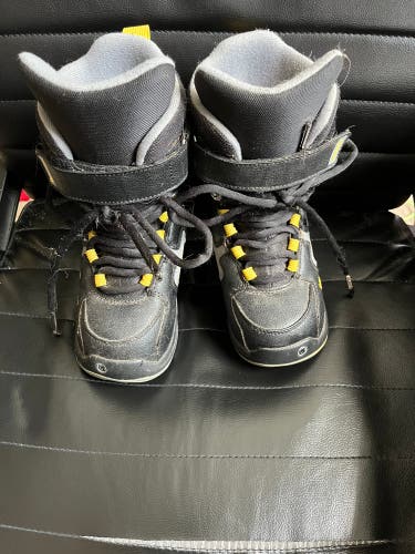 Kid's Size 3.0 (Women's 4.0) Burton All Mountain Snowboard Boots