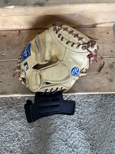 Rawlings heart of the hide catchers mitt SP13