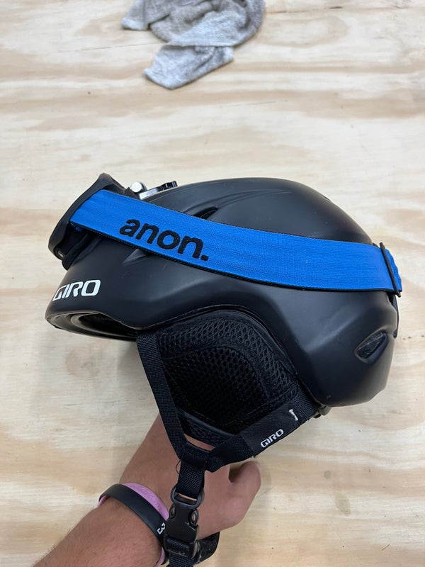 Used Giro/anon ski snowboarding helmet goggle combo (Junior)