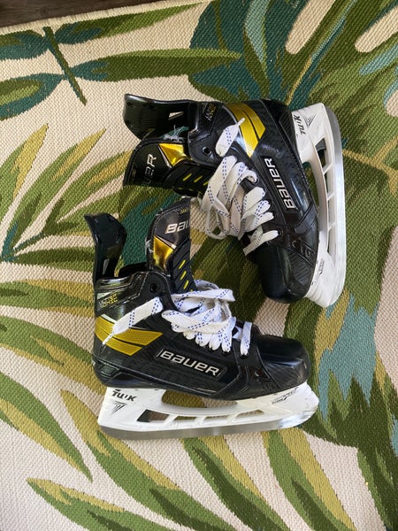 New Bauer Regular Width Pro Stock Size 7 Supreme UltraSonic Hockey Skates