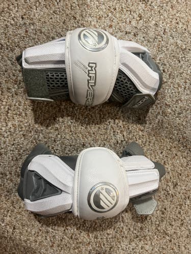 Used Large Maverik Rome Arm Pads