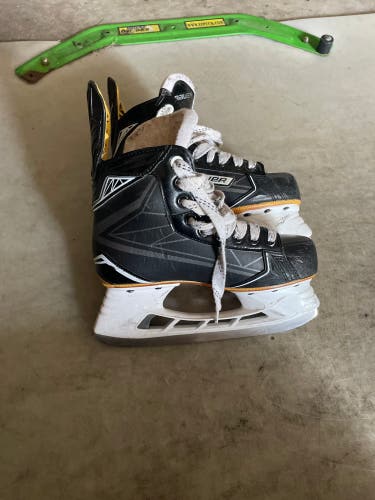 New Bauer Regular Width   Size 3 Supreme Ignite Pro+ Hockey Skates