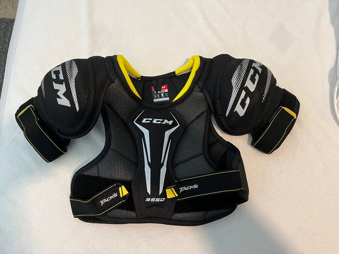 Used Medium CCM Tacks 9550 Shoulder Pads