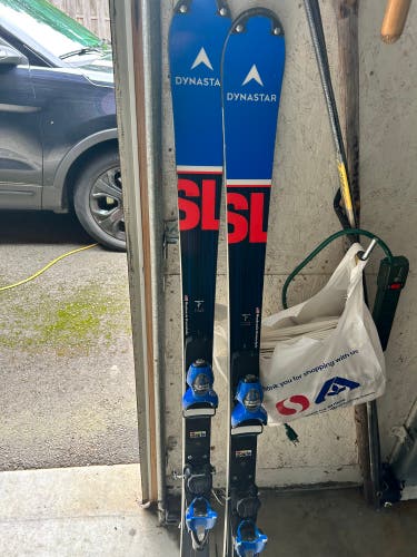 Used 2022 Women’s Slalom FIS dynastar Skis