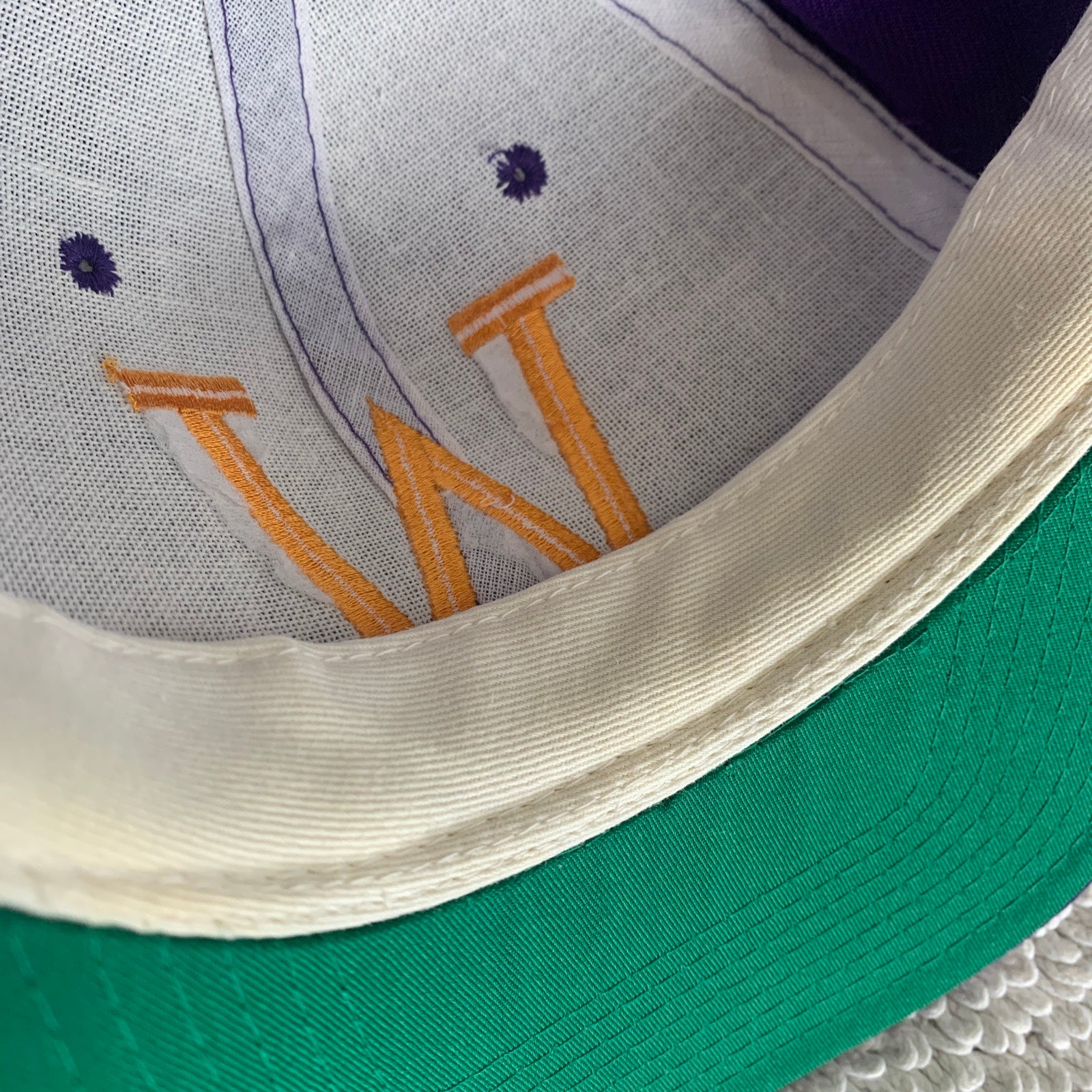 New Era Washington Huskies Classic Throwback Purple Fitted Hat – Simply  Seattle