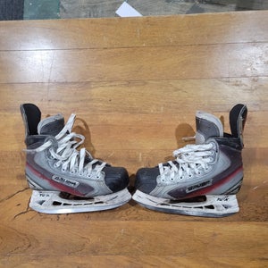 Used Bauer Vapor X7.0  Size 5.0 Hockey Skates