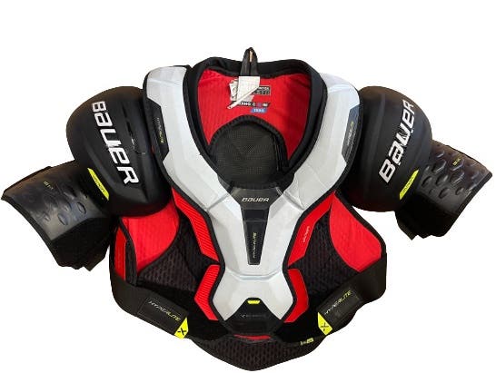 Used Bauer Vapor Hyperlite Medium Shoulder Pad