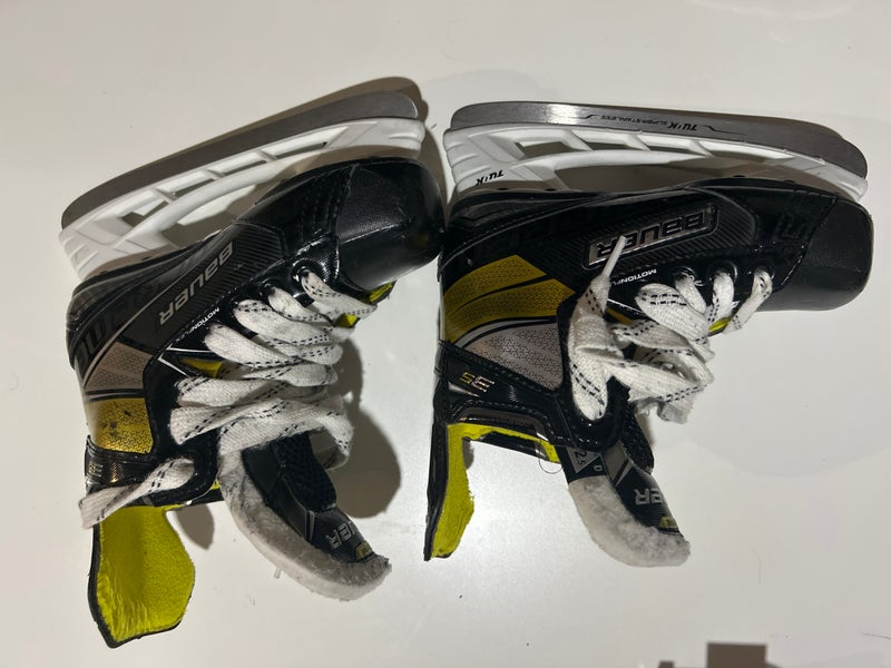 Youth Used Bauer Supreme 3S Hockey Skates Regular Width Size 12.5